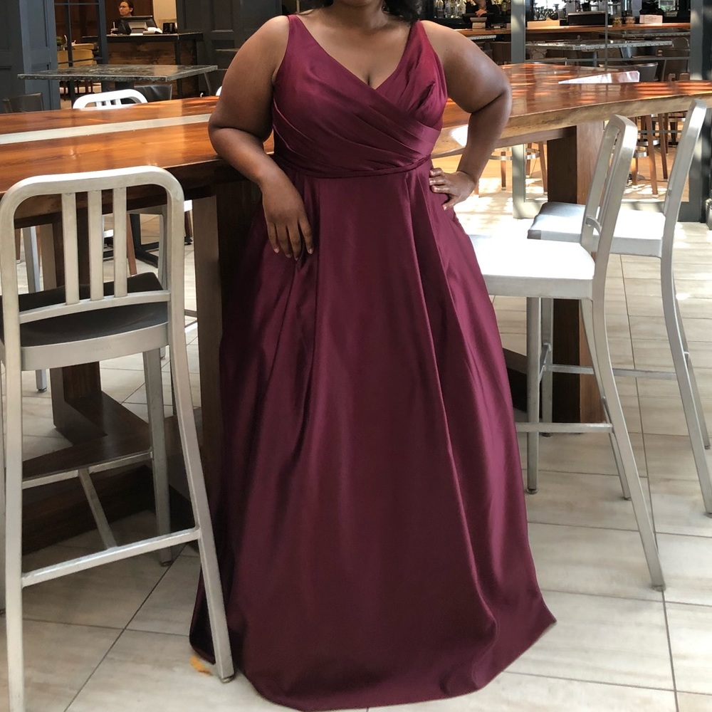 David’s Bridal Bridesmaid Gown SZ 18